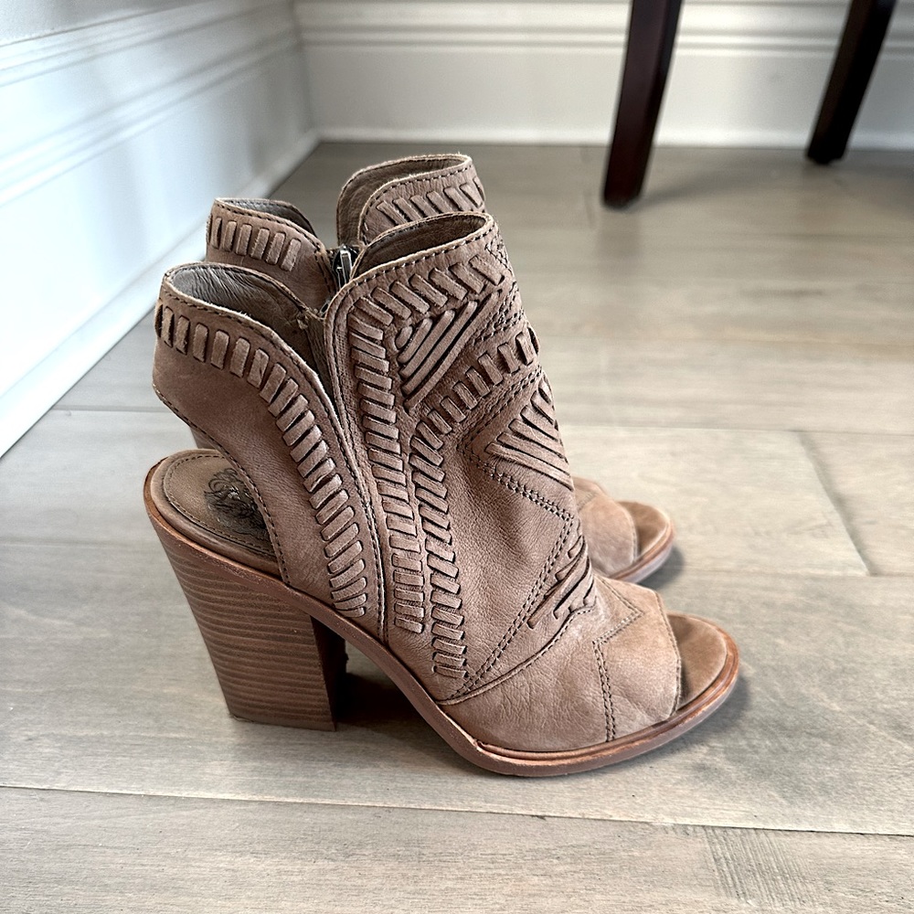 Vince Camuto peep toe shooties